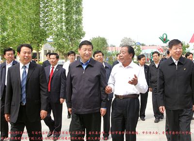 点击查看详细信息<br>标题：领导人合影 阅读次数：2332