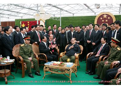 点击查看详细信息<br>标题：领导人合影 阅读次数：2183